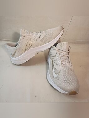 Nike Women's Quest 3 Platinum Tint/Metallic Gold Star CD0232-010 Size 8